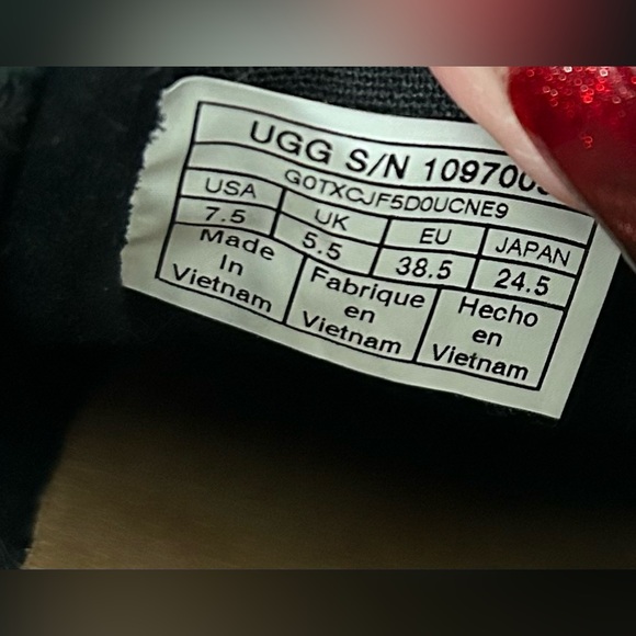 UGG Black Milo Spill Seam Suede Sneakers with White Soles 7.5 - Picture 6 of 6